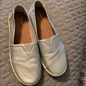 Toms size 6 shoe